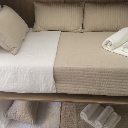 Bed and Breakfast Alloggio Turistico Al Colosseo Rom Exterior foto